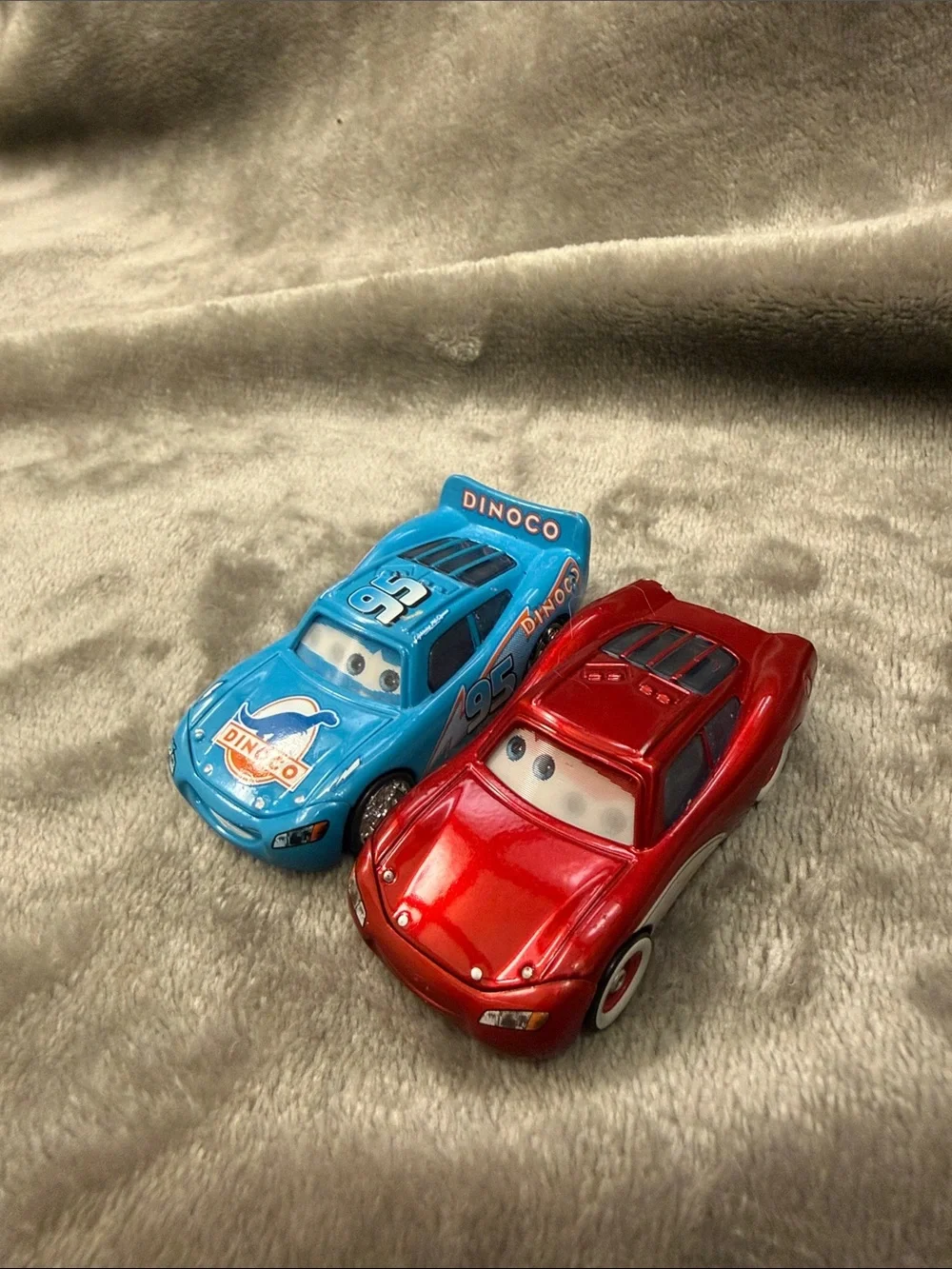Lot Of 2 Disney Pixar Cars Dinoco Blue & Red McQueen with Twin Lenticular Eyes
